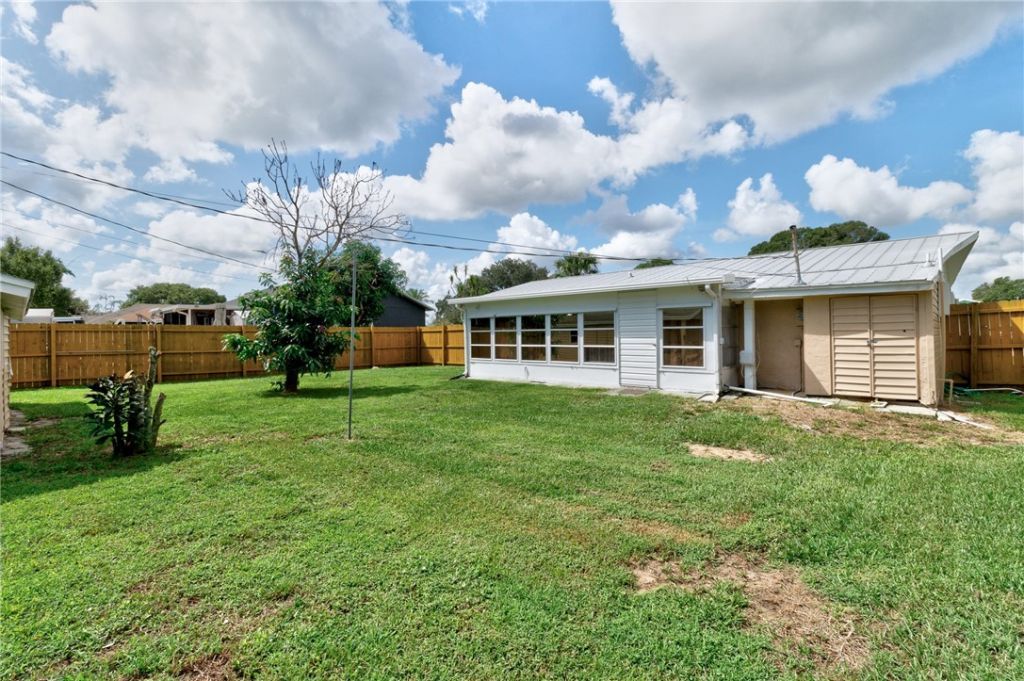 425 Easy Street , Sebastian, FL 32958 Photo