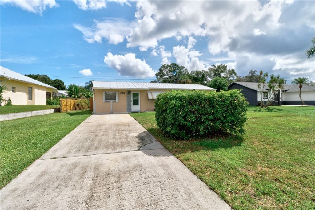 425 Easy Street , Sebastian, FL 32958 Photo