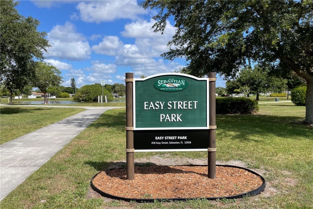 425 Easy Street , Sebastian, FL 32958 Photo
