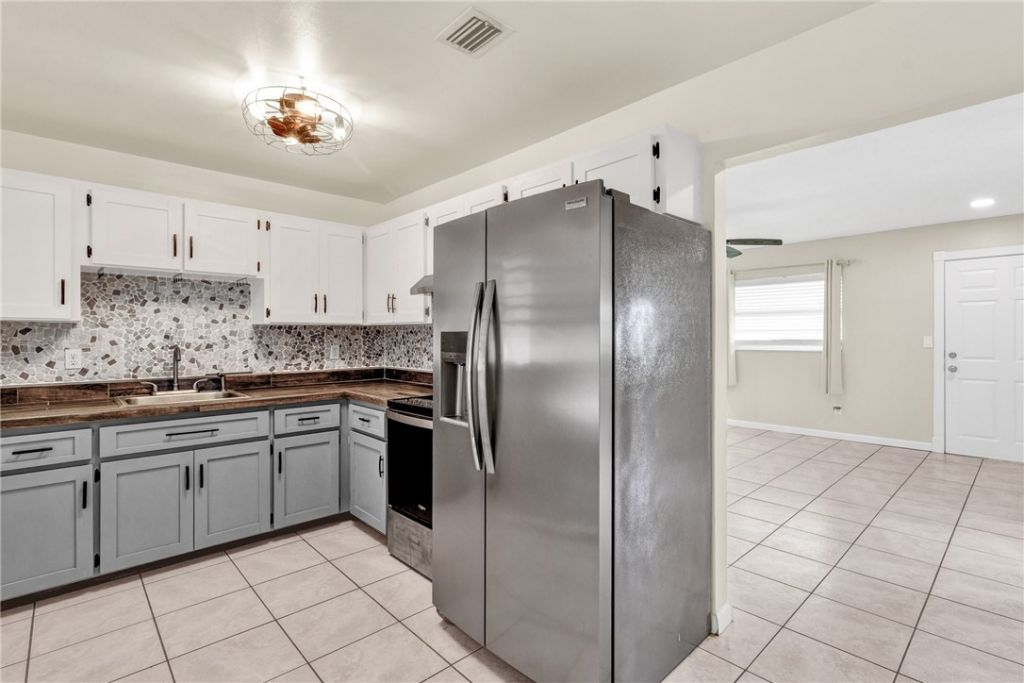 425 Easy Street , Sebastian, FL 32958 Photo