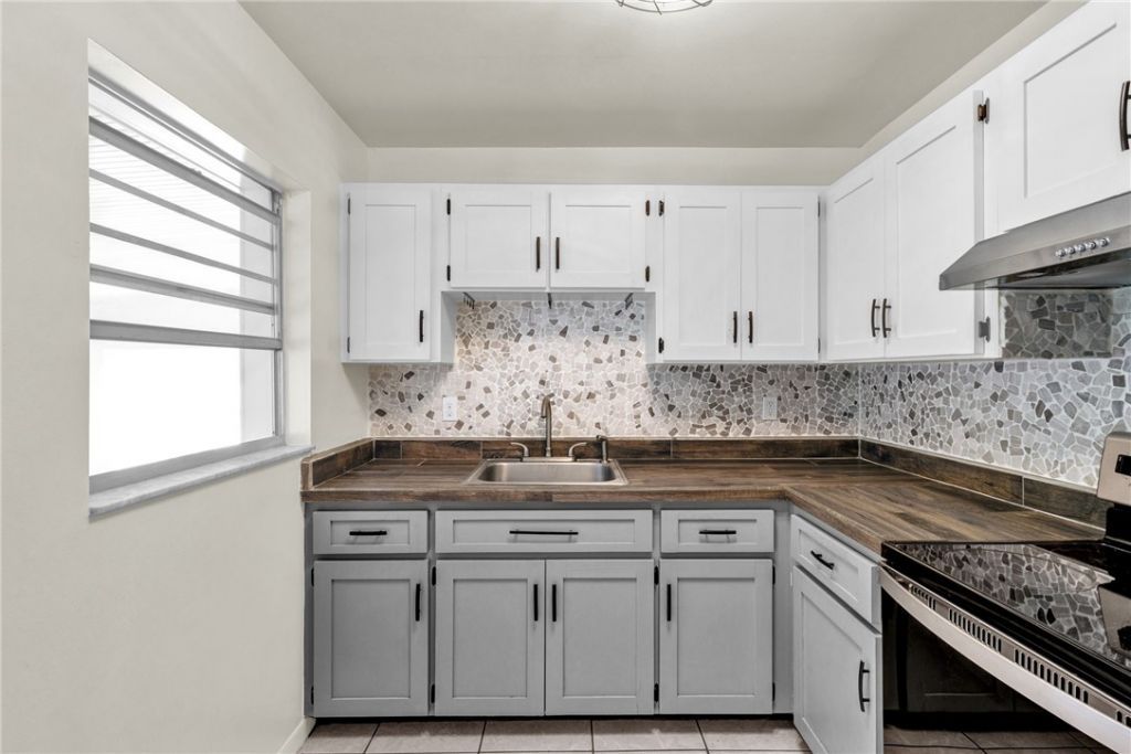 425 Easy Street , Sebastian, FL 32958 Photo