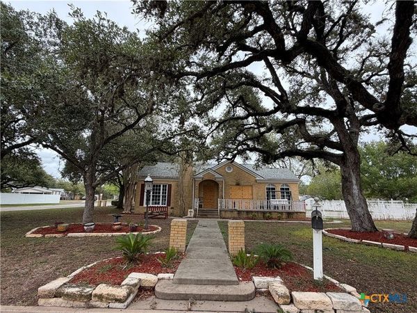 302 3rd St , Cuero, TX 77954