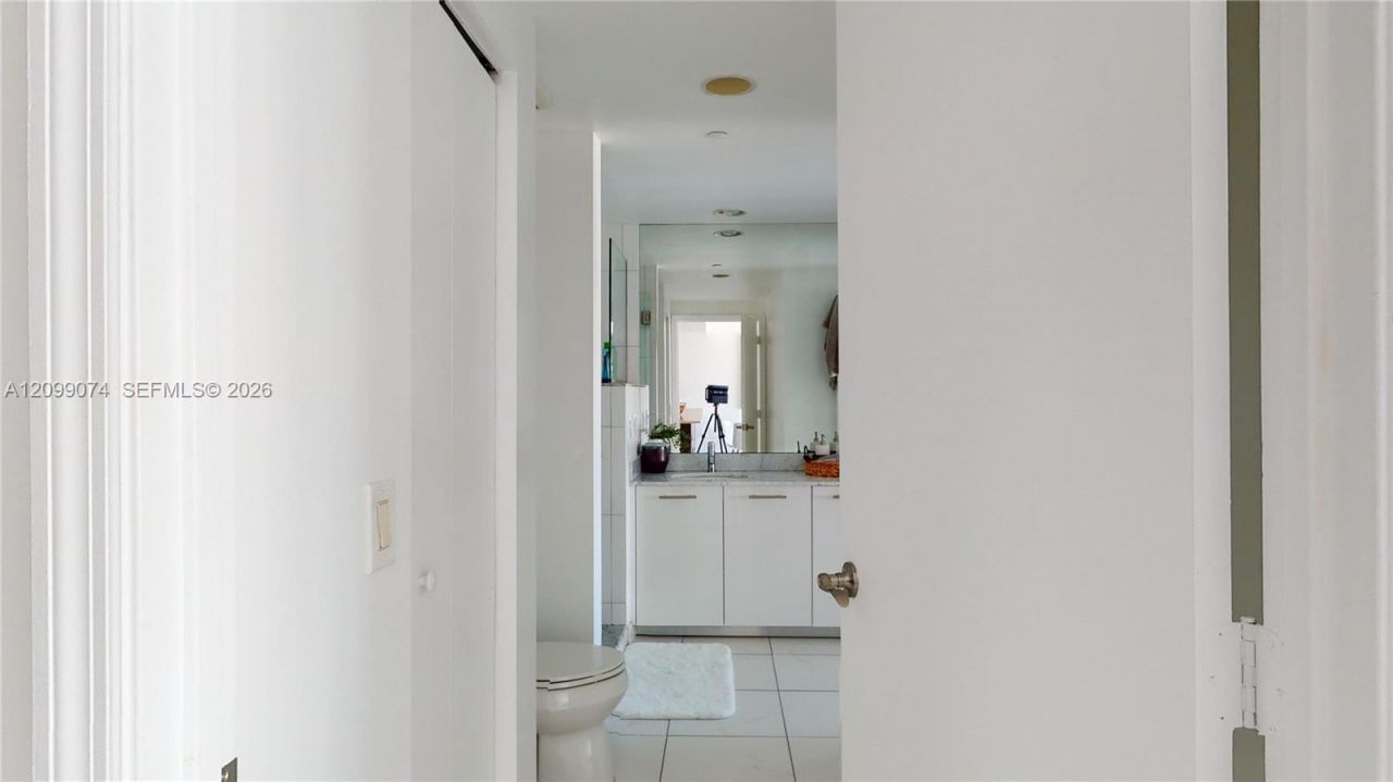 500 Brickell Ave , Unit 3405, Miami, FL 33131 Photo