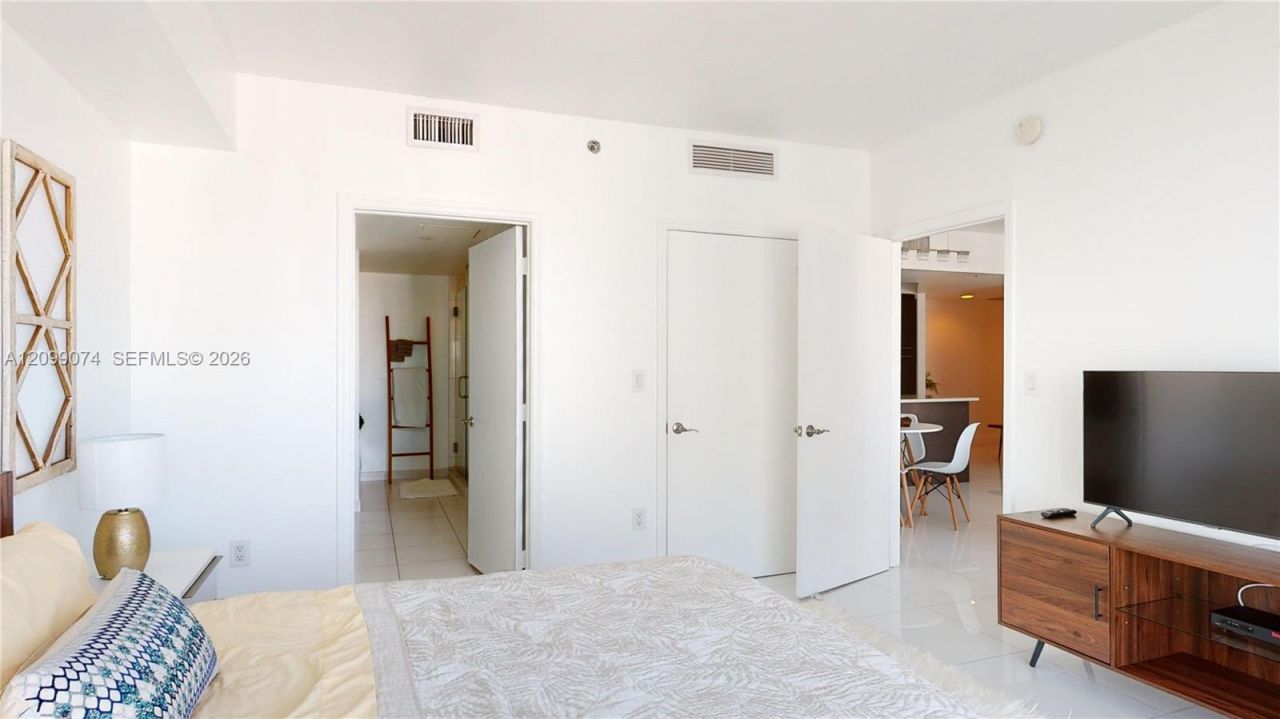 500 Brickell Ave , Unit 3405, Miami, FL 33131 Photo