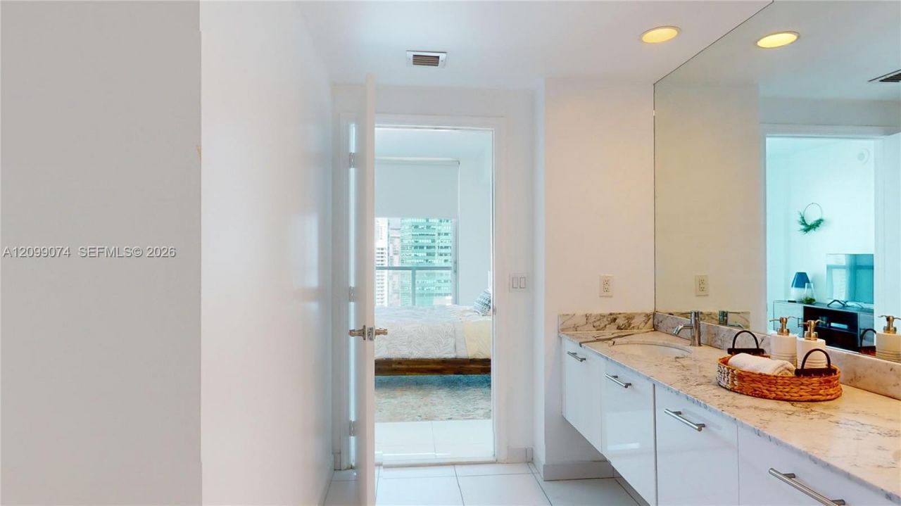 500 Brickell Ave , Unit 3405, Miami, FL 33131 Photo
