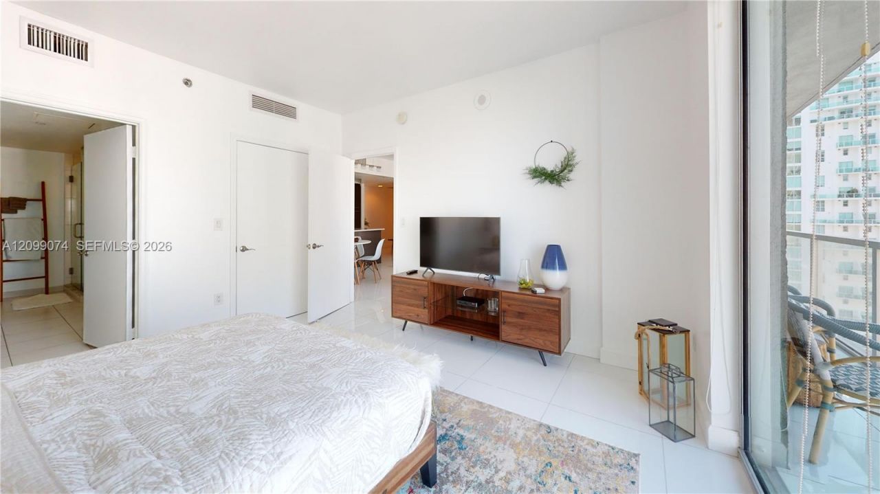 500 Brickell Ave , Unit 3405, Miami, FL 33131 Photo