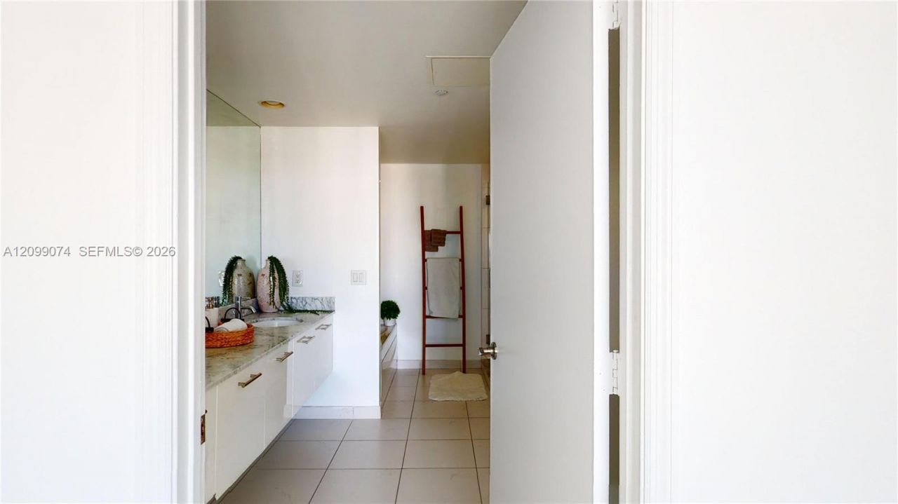 500 Brickell Ave , Unit 3405, Miami, FL 33131 Photo