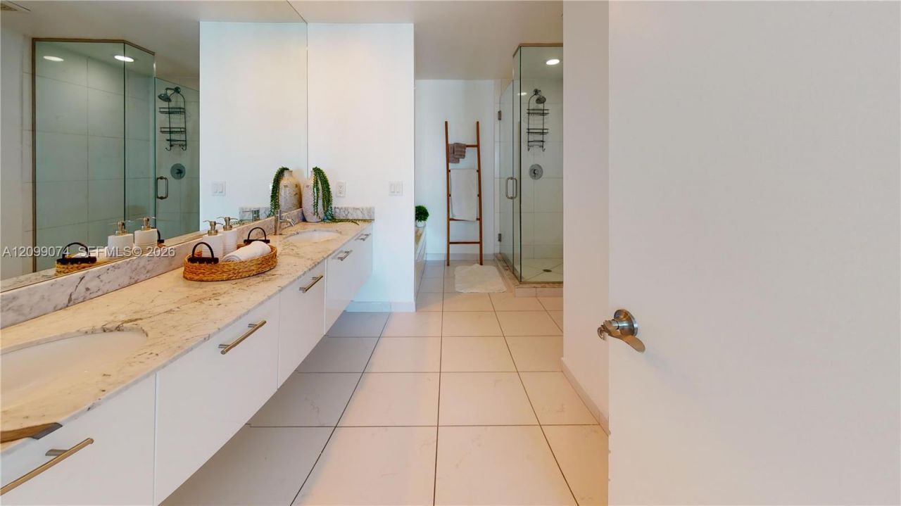 500 Brickell Ave , Unit 3405, Miami, FL 33131 Photo