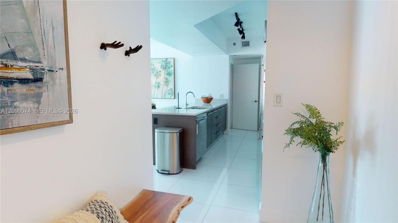 500 Brickell Ave , Unit 3405, Miami, FL 33131 Photo