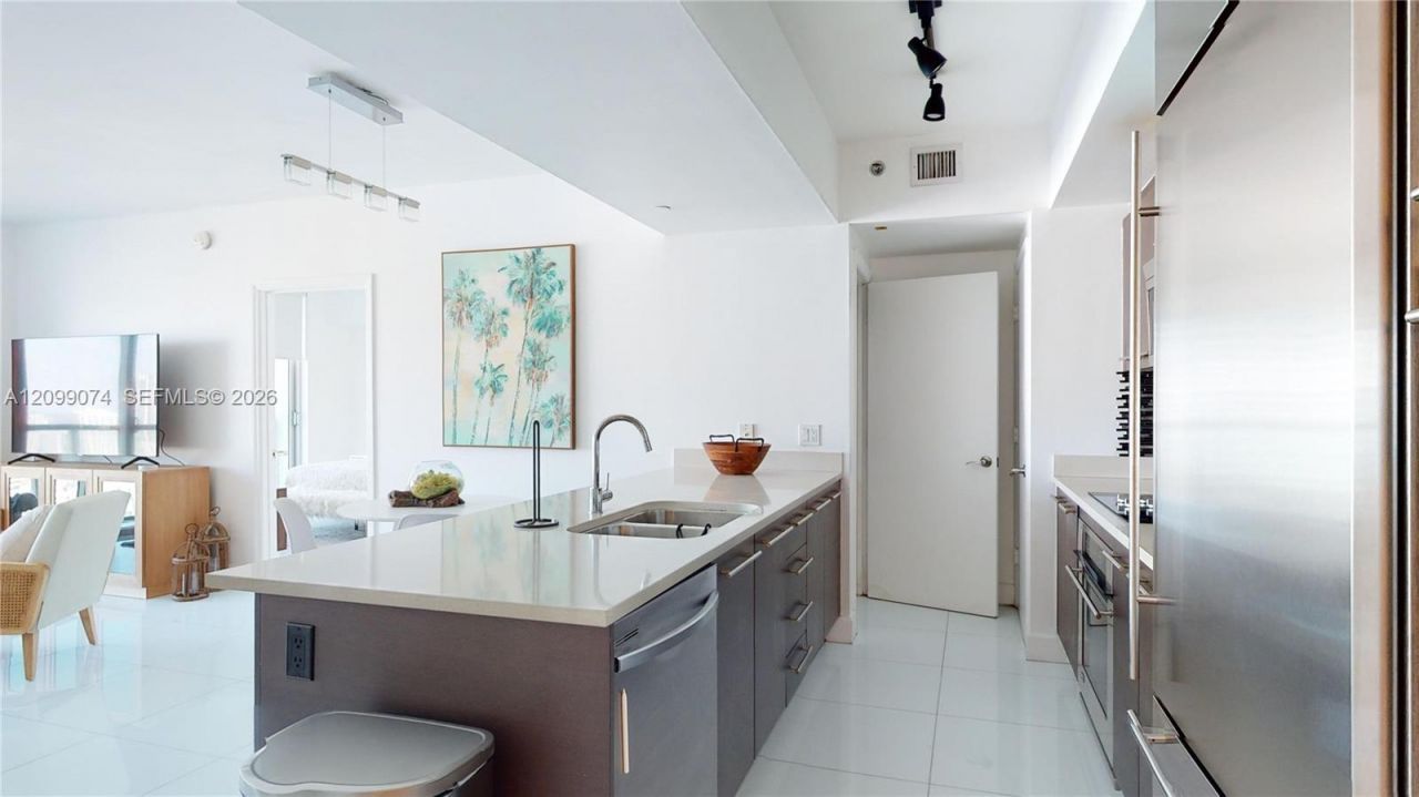 500 Brickell Ave , Unit 3405, Miami, FL 33131 Photo