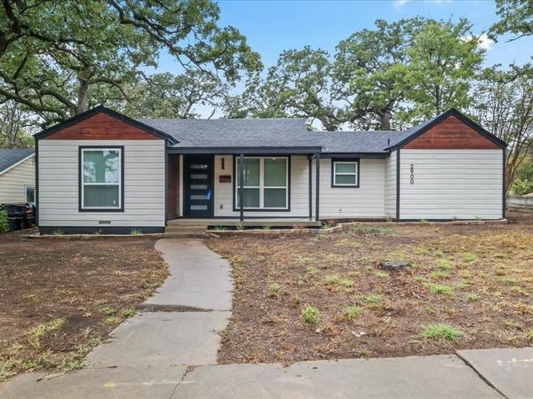 2900 Hunter Street , Fort Worth, TX 76112