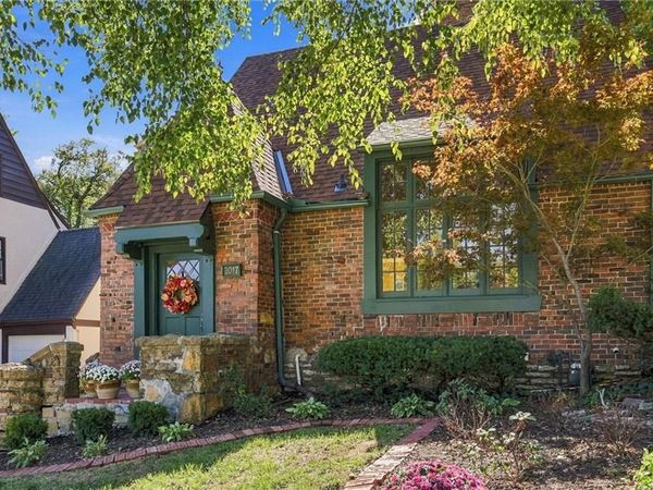 2017 W 50th Street, Westwood Hills, KS 66205
