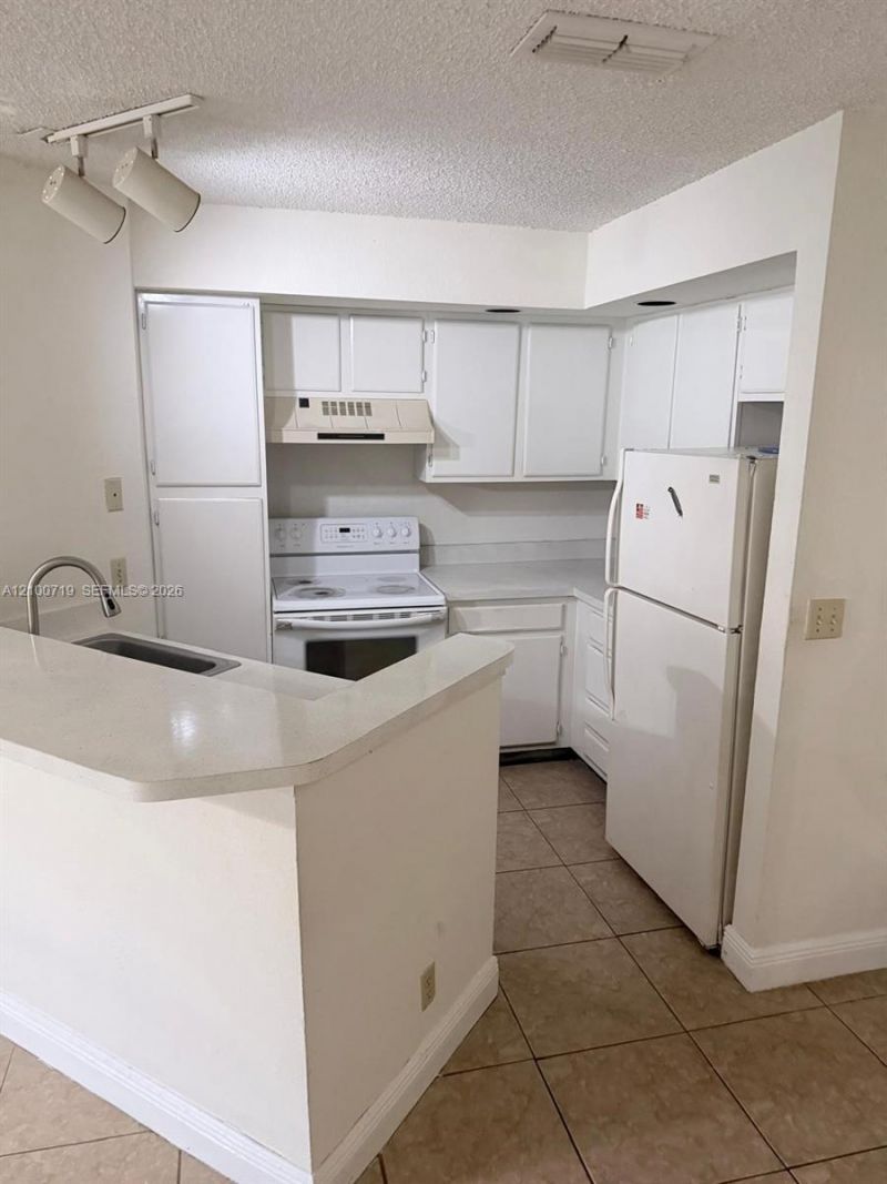3450 N Pinewalk Dr N , Unit 424, Margate, FL 33063 Photo