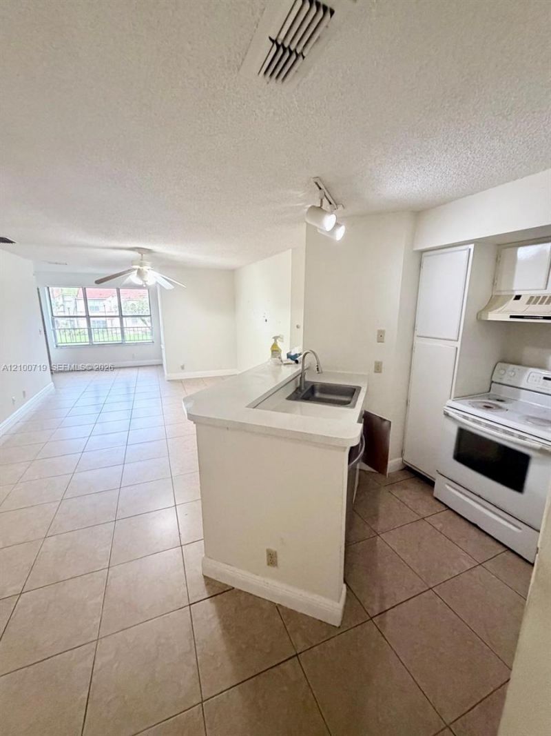 3450 N Pinewalk Dr N , Unit 424, Margate, FL 33063 Photo
