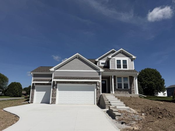 N101W16888 Tanglewood Dr, Germantown, WI 53022