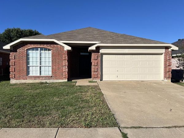 311 Dakota Drive , Arlington, TX 76002