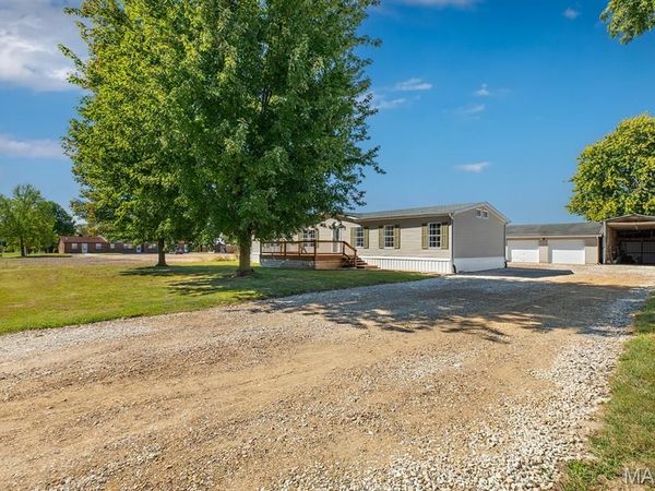 686 Bernice, Shipman, IL 62685