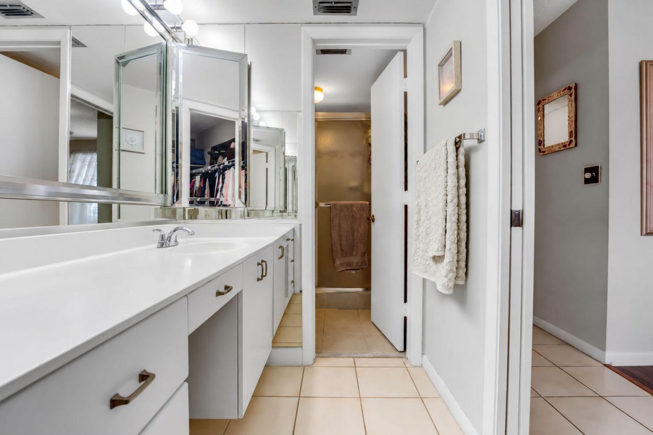 4960 E Sabal Palm Boulevard, Unit 414, Tamarac, FL 33319 Photo