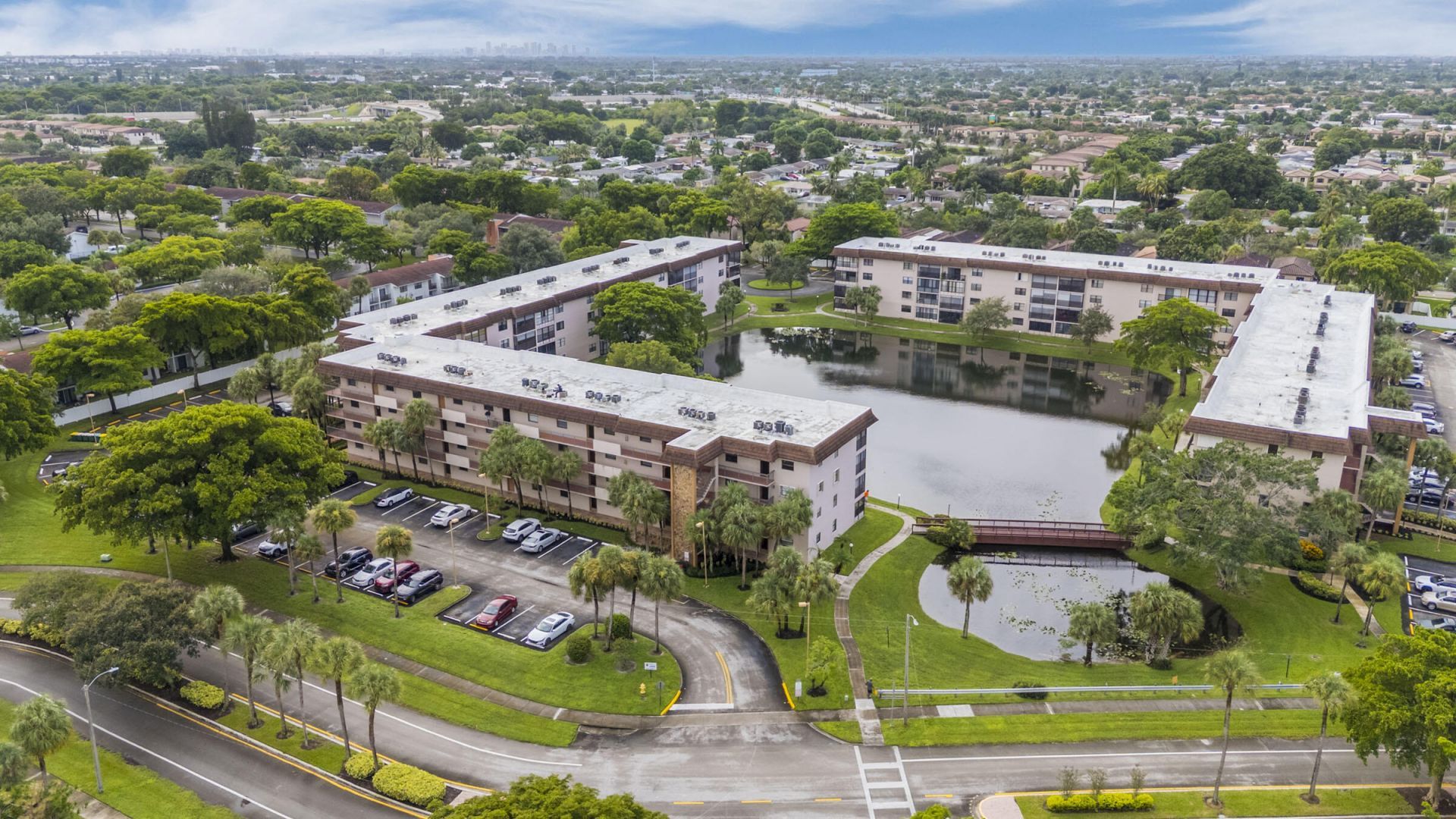 4960 E Sabal Palm Boulevard, Unit 414, Tamarac, FL 33319 Photo