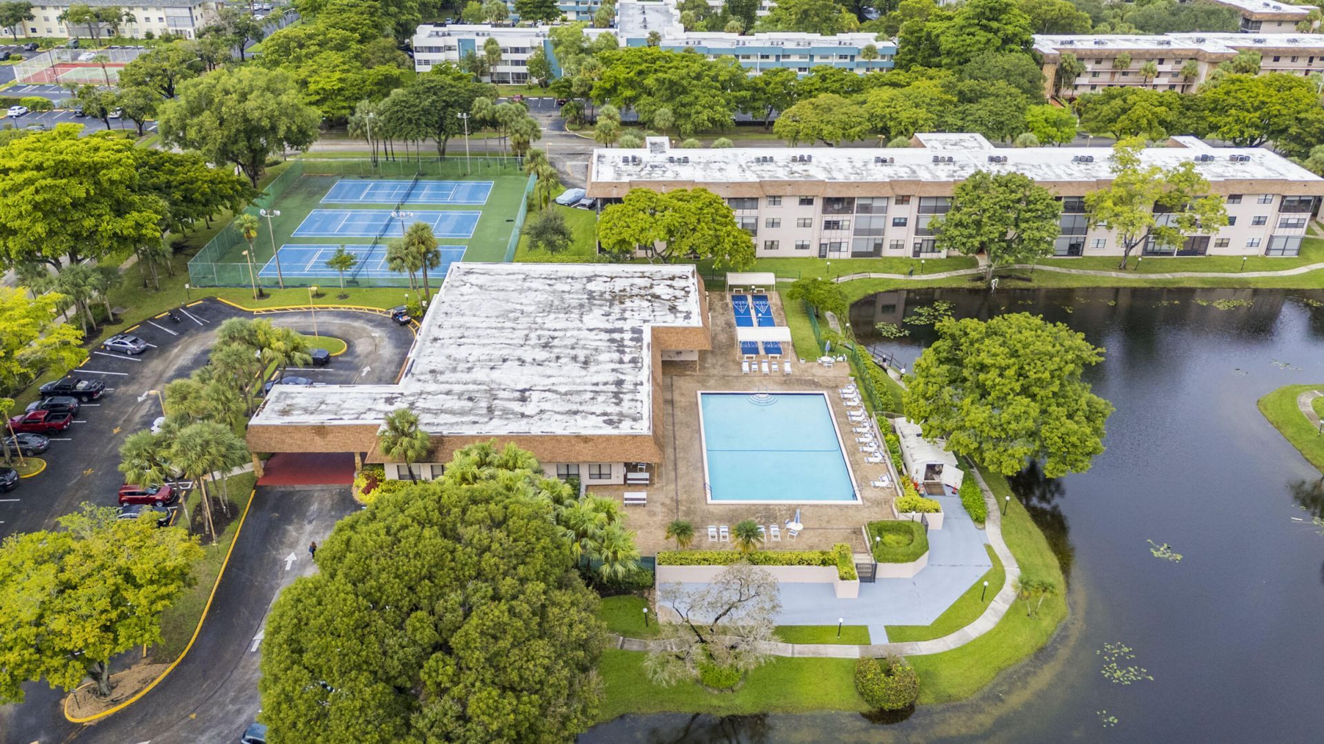 4960 E Sabal Palm Boulevard, Unit 414, Tamarac, FL 33319 Photo