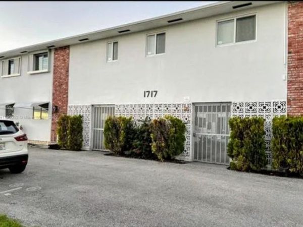 1717 Rodman Street, Unit 18, Hollywood, FL 33020