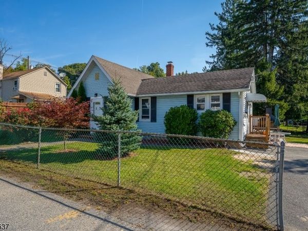 12 3Rd St, Bloomingdale, NJ 07403
