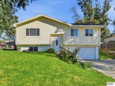 40 Pine Crest Drive, Yutan, NE 68073