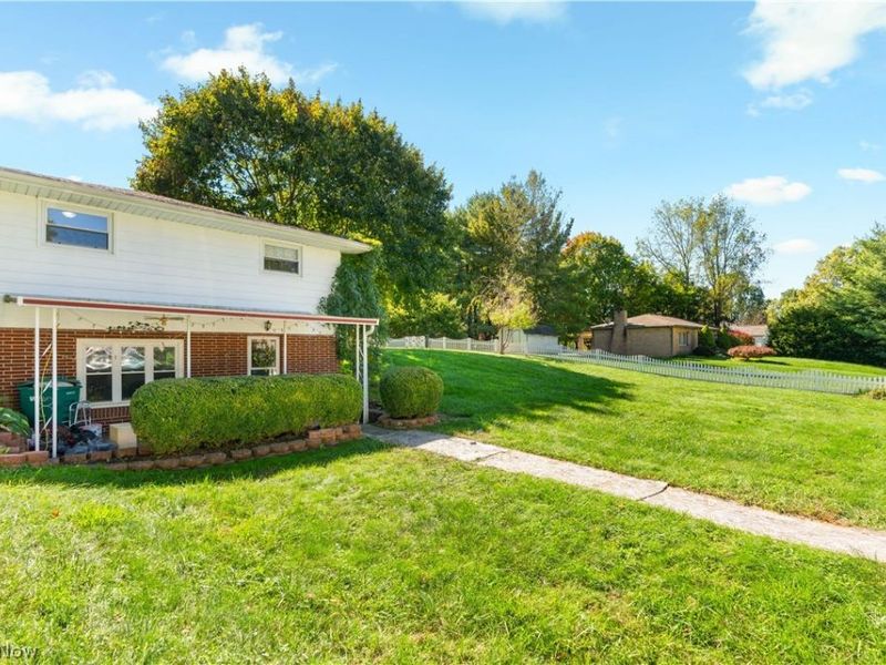 6787 Glenmere Avenue NE, Canton, OH 44721 Photo 2