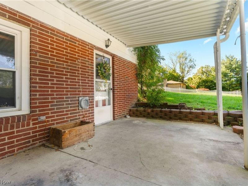 6787 Glenmere Avenue NE, Canton, OH 44721 Photo 3