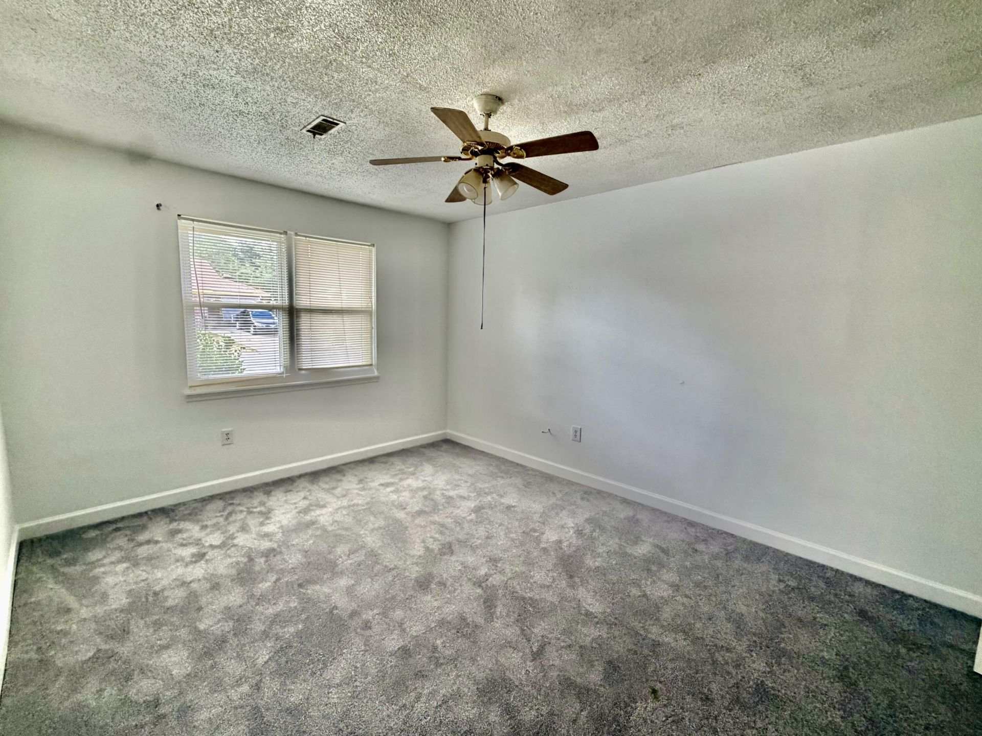 7724 Suzanne Drive Photo 5