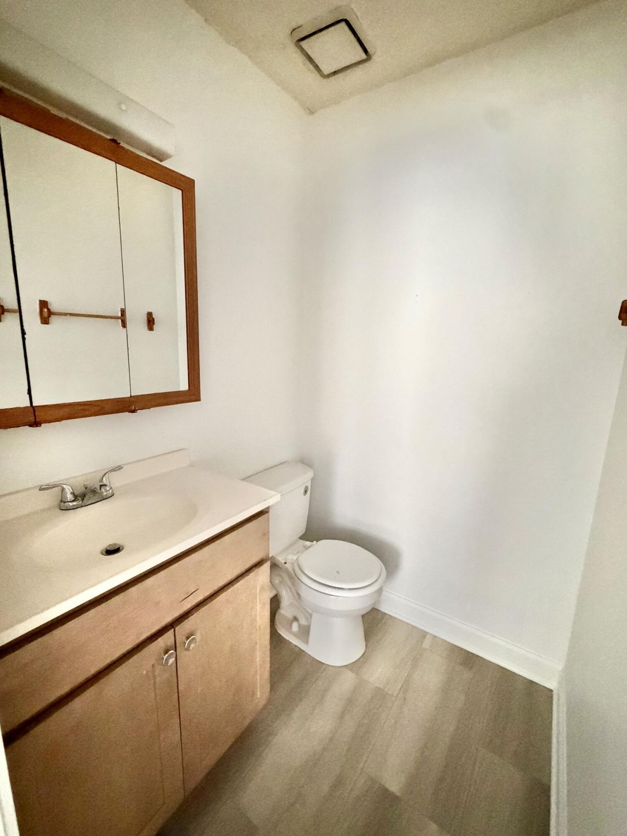 7724 Suzanne Drive Photo 6