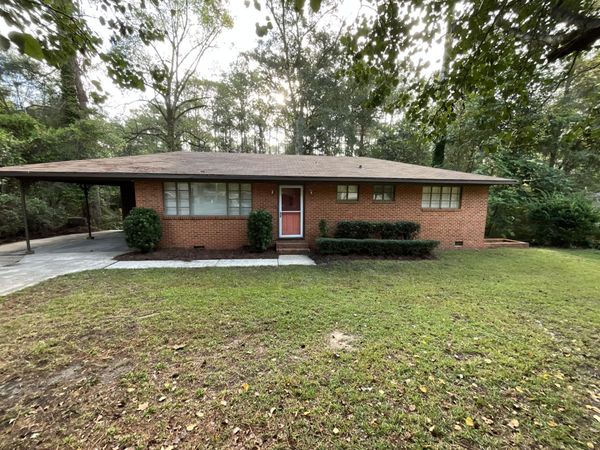 23 Sunset, Laurel, MS 39440