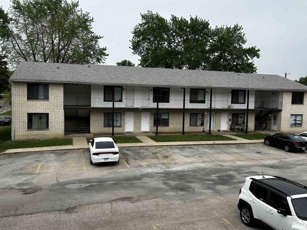 1902 SHERIDAN Road, Unit 9, Pekin, IL 61554