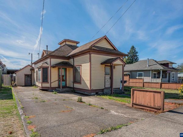 42 E St, Lebanon, OR 97355