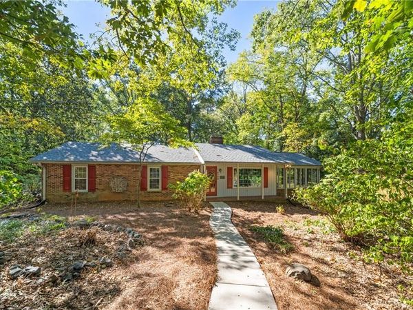 6700 Skylark Road , Pfafftown, NC 27040