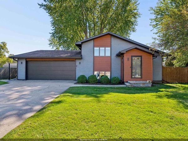 915 BAVARIAN COURT, Oshkosh, WI 54901