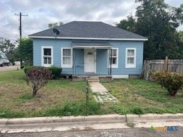 911 Pine Street , Victoria, TX 77901