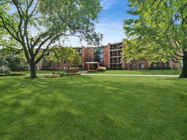 1605 E Central Road , Unit 213-B, Arlington Heights, IL 60005