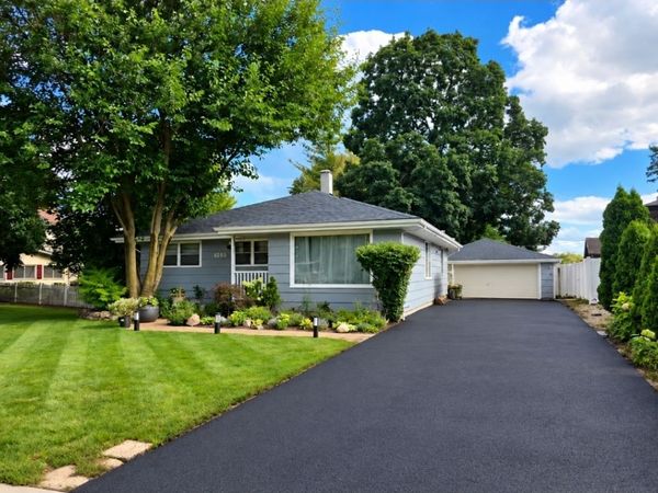 605 E Maple Avenue , Mundelein, IL 60060
