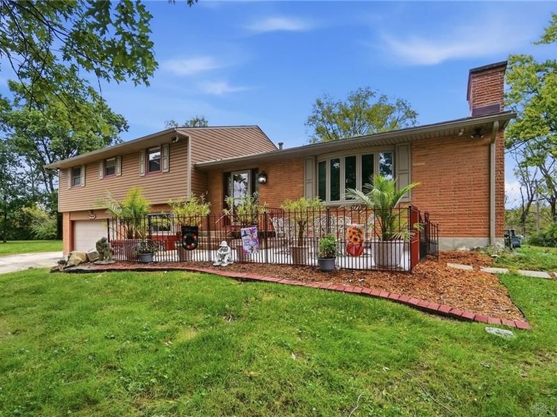 931 Tammy Circle, Clayton, OH 45415 Photo 2