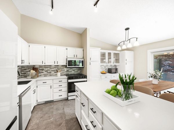 9712 Cimarron Circle, Minnetonka, MN 55305