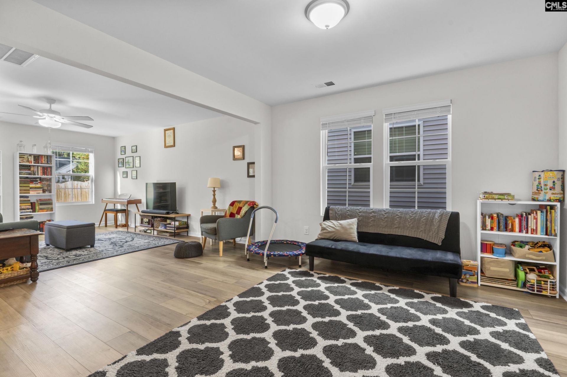 207 Watkin Way Photo 4
