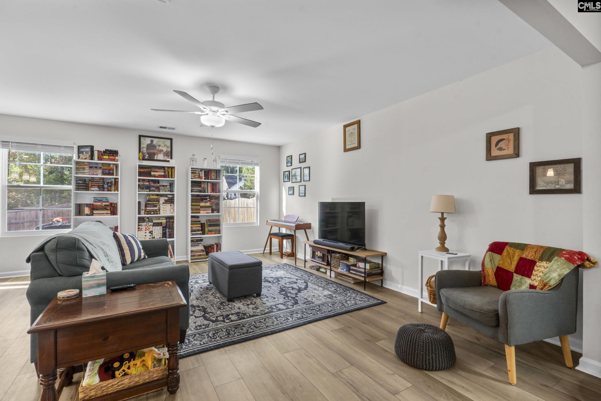 207 Watkin Way Photo 6