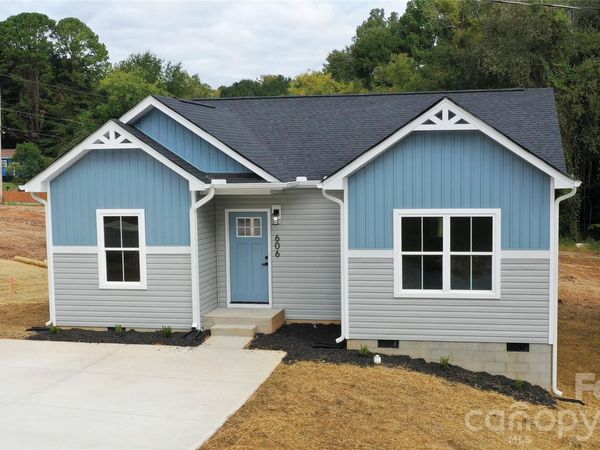 606 E Robinson Street, Dallas, NC 28034