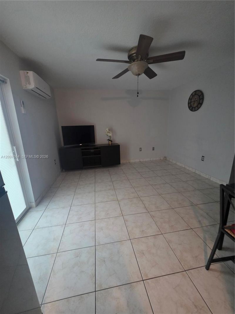 2505 W 76th St , Unit 103, Hialeah, FL 33016 Photo