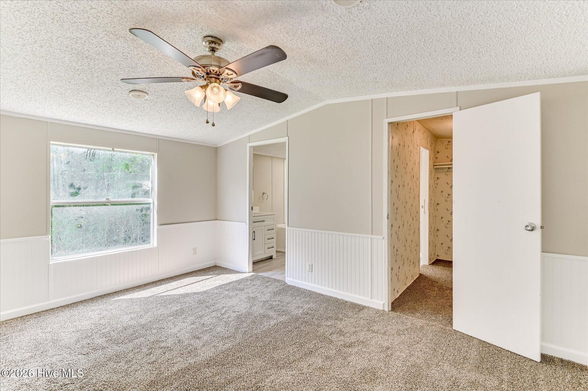 195 Riverbend Drive Photo 12