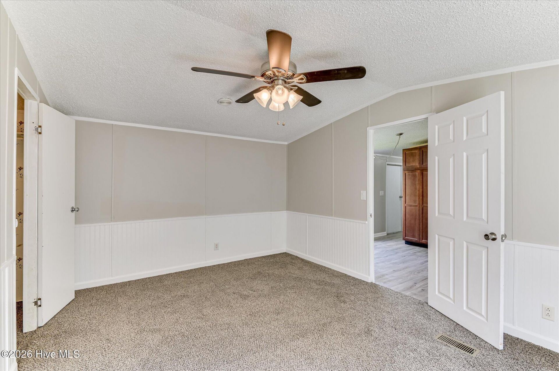 195 Riverbend Drive Photo 13
