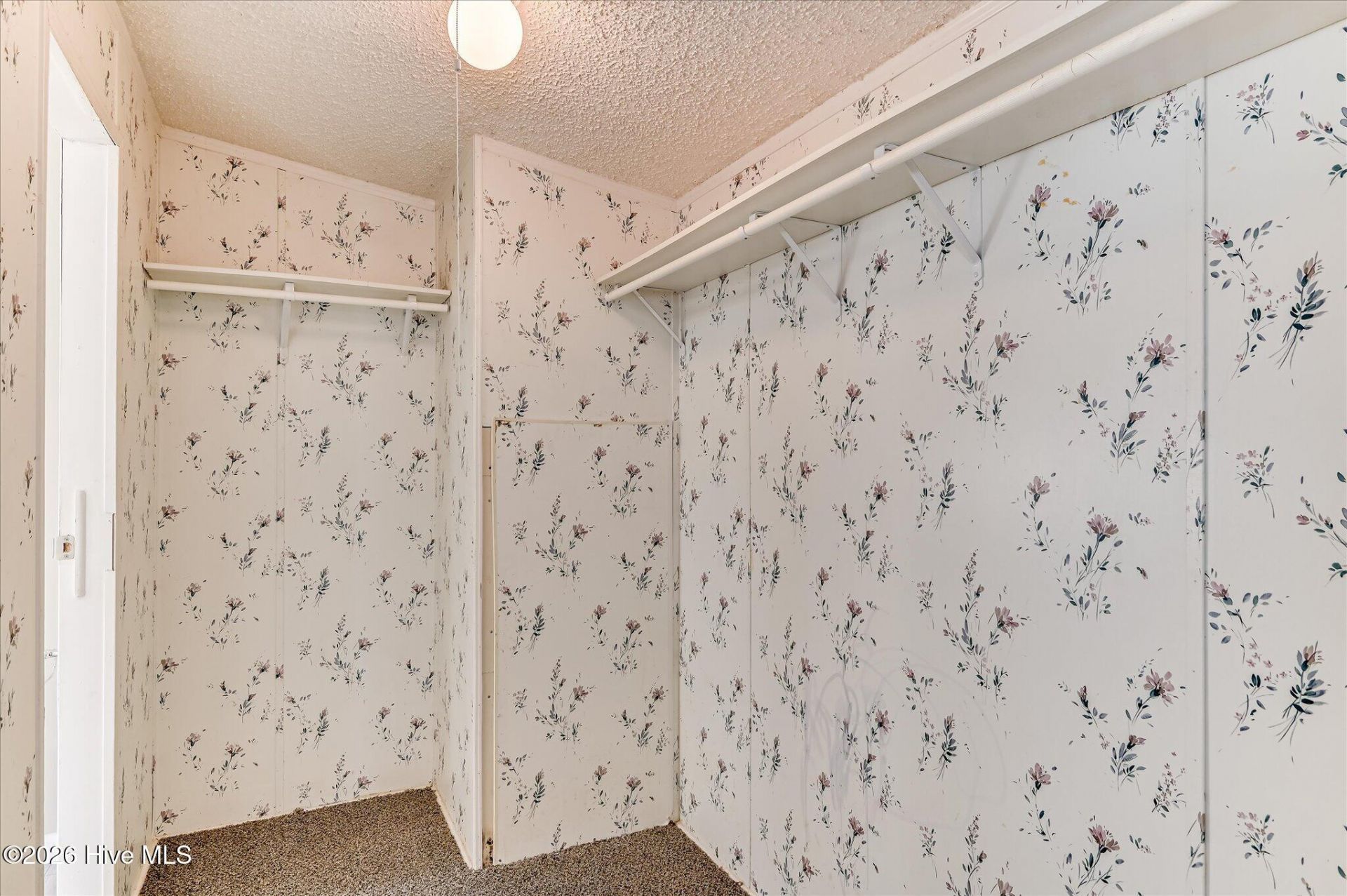 195 Riverbend Drive Photo 15