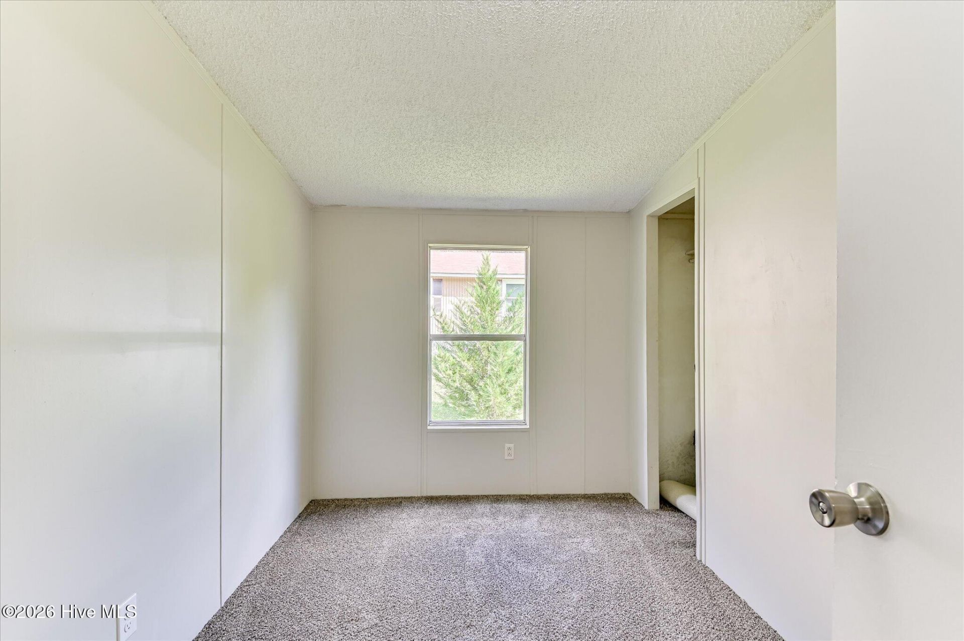 195 Riverbend Drive Photo 16
