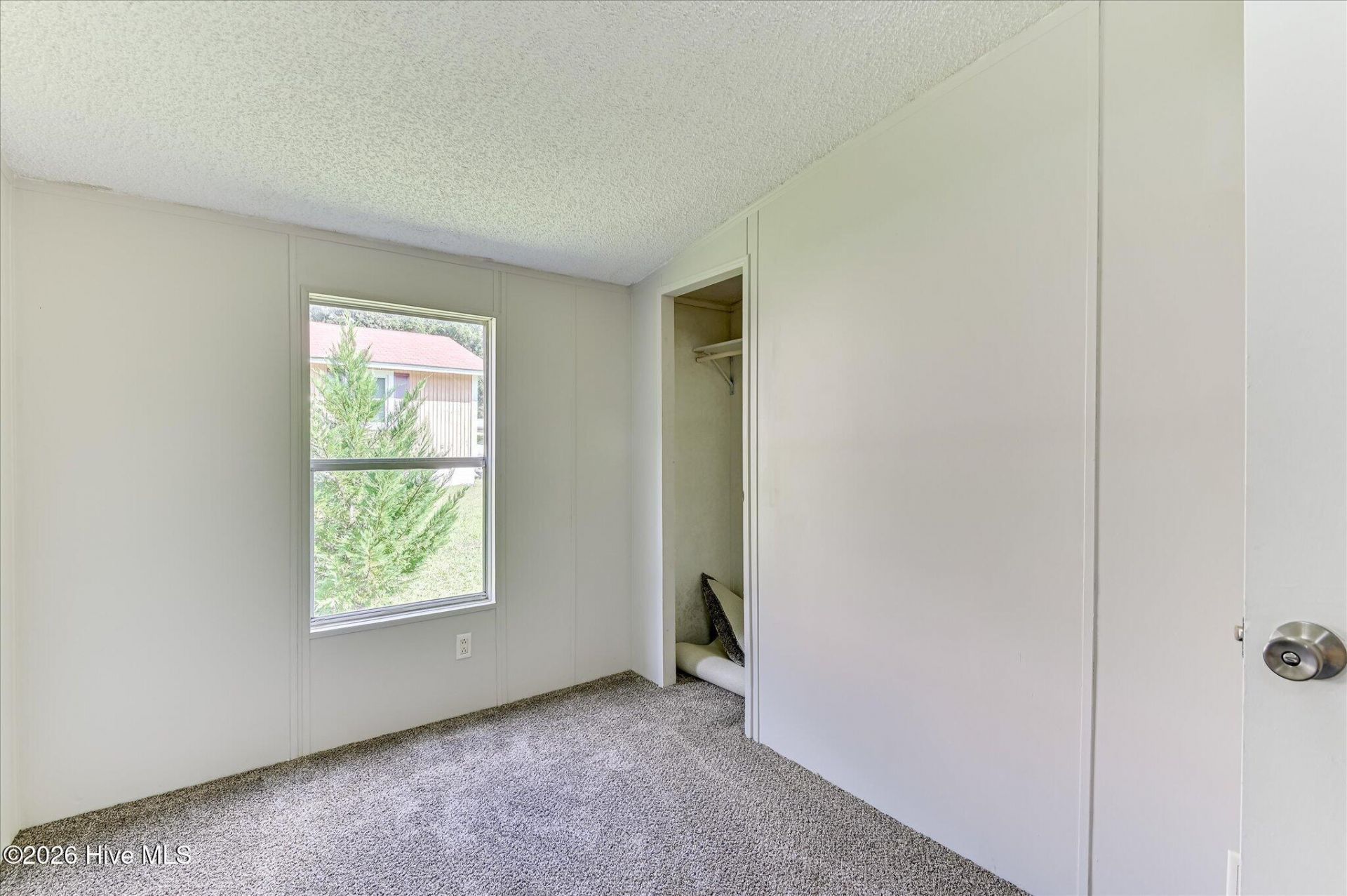 195 Riverbend Drive Photo 17